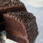 Шоколадный пирог с миндальным грильяжем.