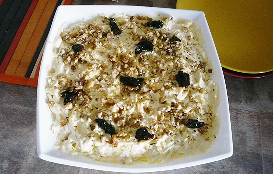Салат «Нежность» с черносливом и грецкими орехами