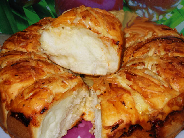 Рецепт Дрожжевой пирог с мясом и сыром