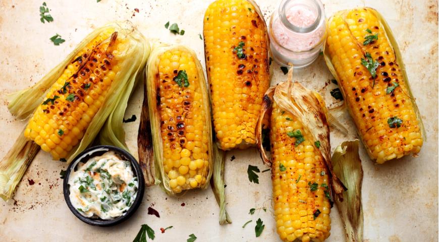 9 вкуснейших блюд с кукурузой в початках