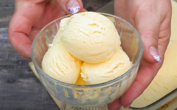 Как приготовить по простому рецепту ванильное мороженое?
